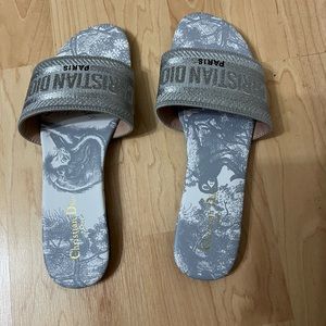 New Authentic Dior Grey slide US11 EU41 w/receipt posted